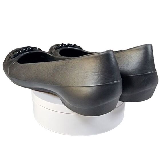Crocs- Women’s Gianna Black Rounded Ballet Flat with Chain Link Accent, Size 9 - Picture 9 of 12
